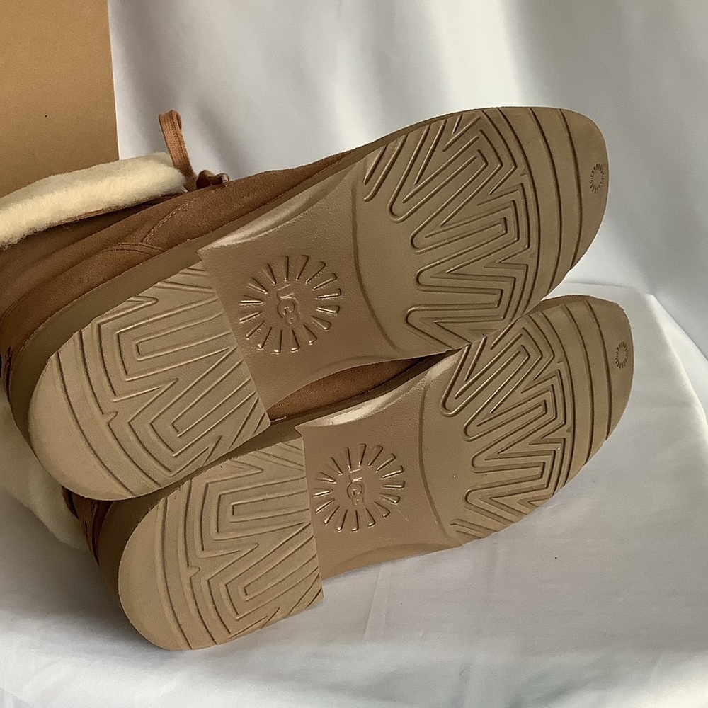 UGG Weylyn Suede Lace Up Sherpa Boots - Picture 5 of 7